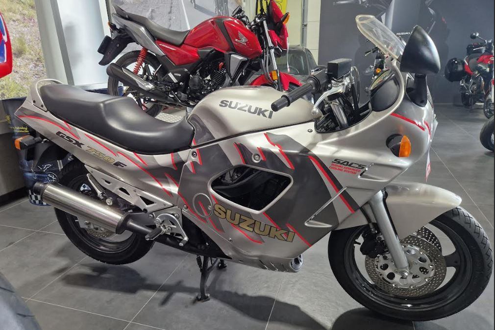 SUZUKI GSXF 750 KATANA